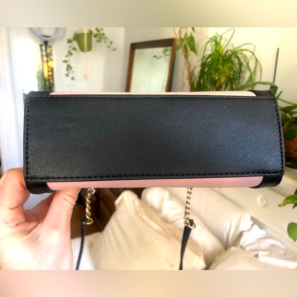 NWOT Kate Spade pink and black purse with gold details and chain - Picture 4 of 9